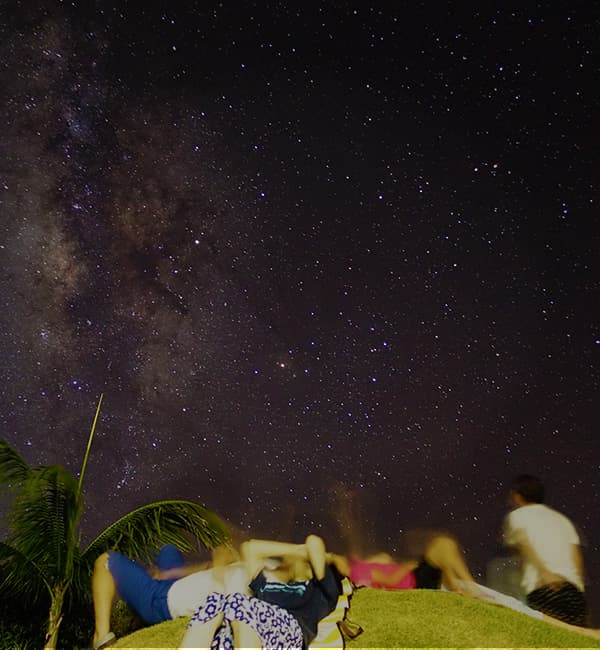 満天の星空と流れ星